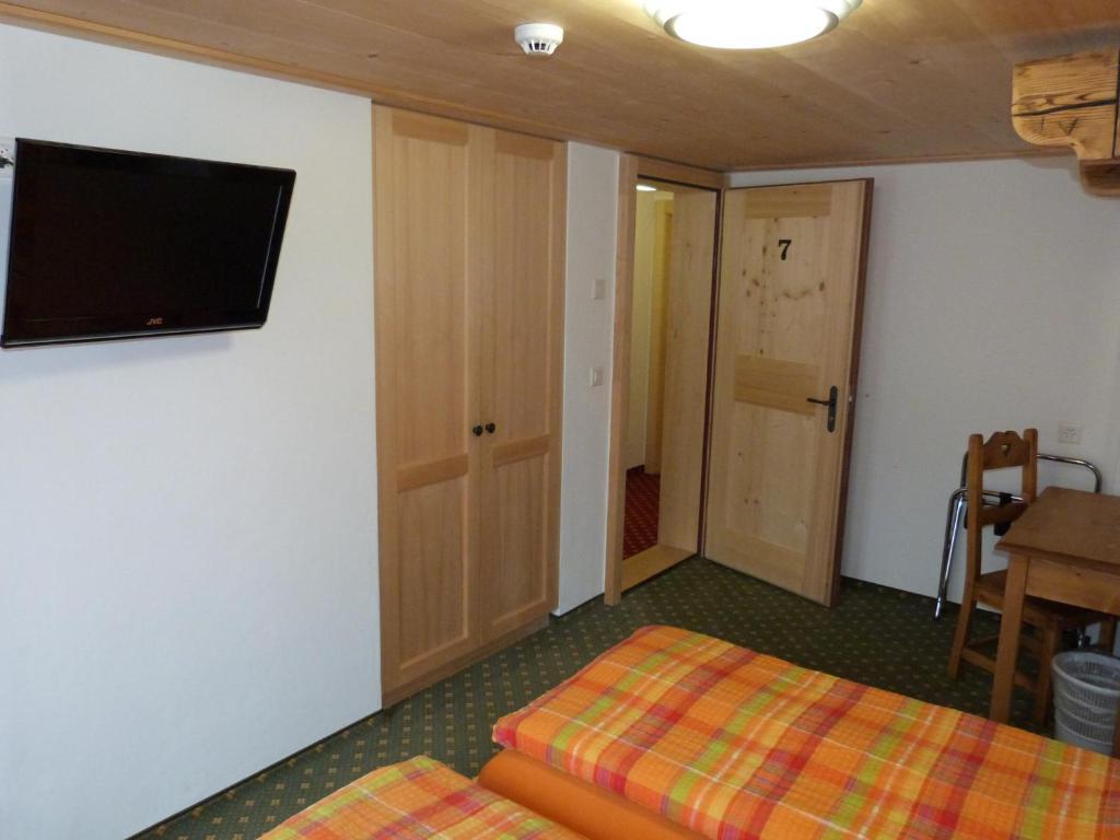 Hotel De Ville Rossinière Quarto foto